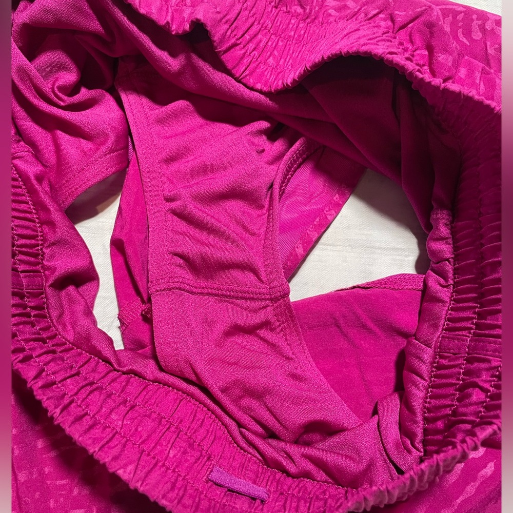 Athleta Mesh Racer Run Mid Rise 4" Shorts. Purple. Size S. - Picture 10 of 13